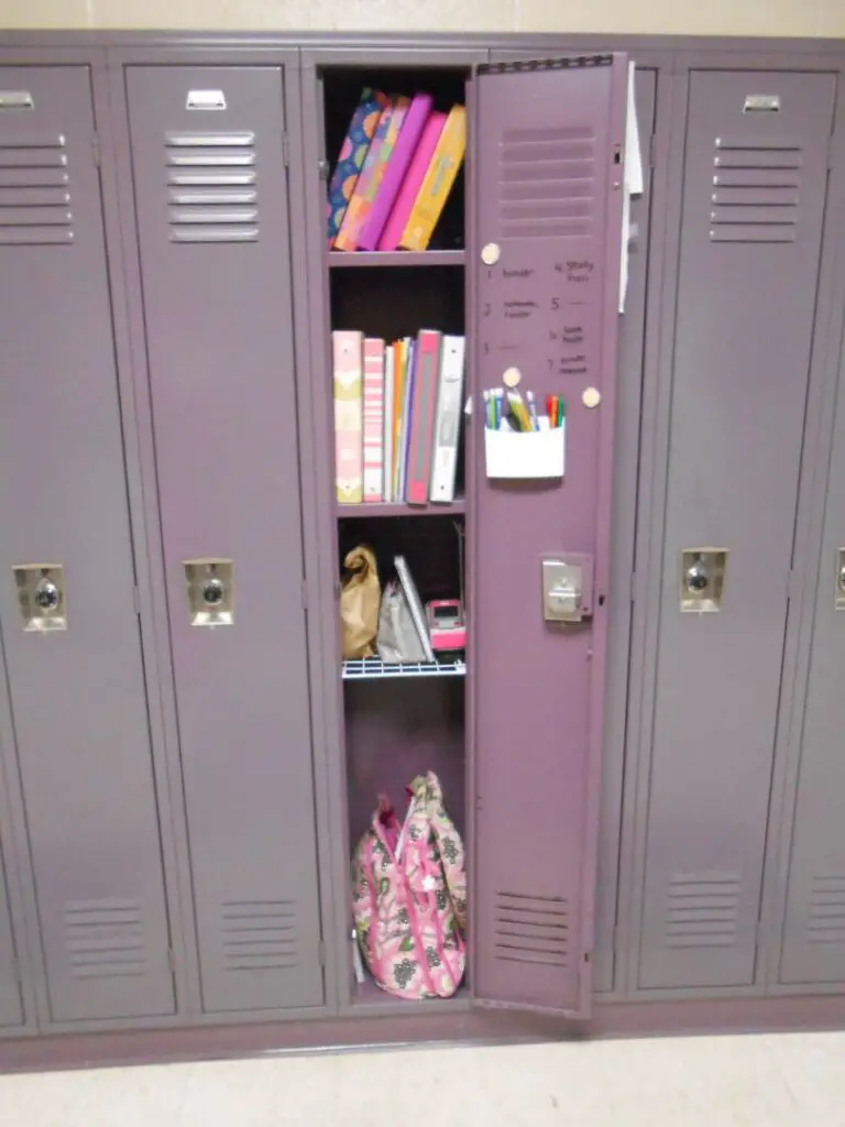minimalist locker decor